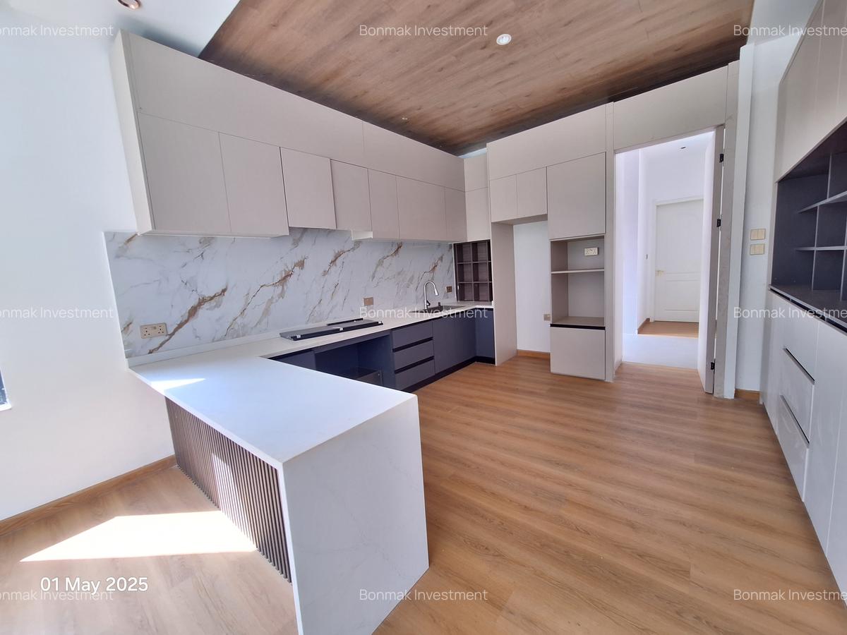 5 Bed Townhouse with En Suite at Lavington Green - 10