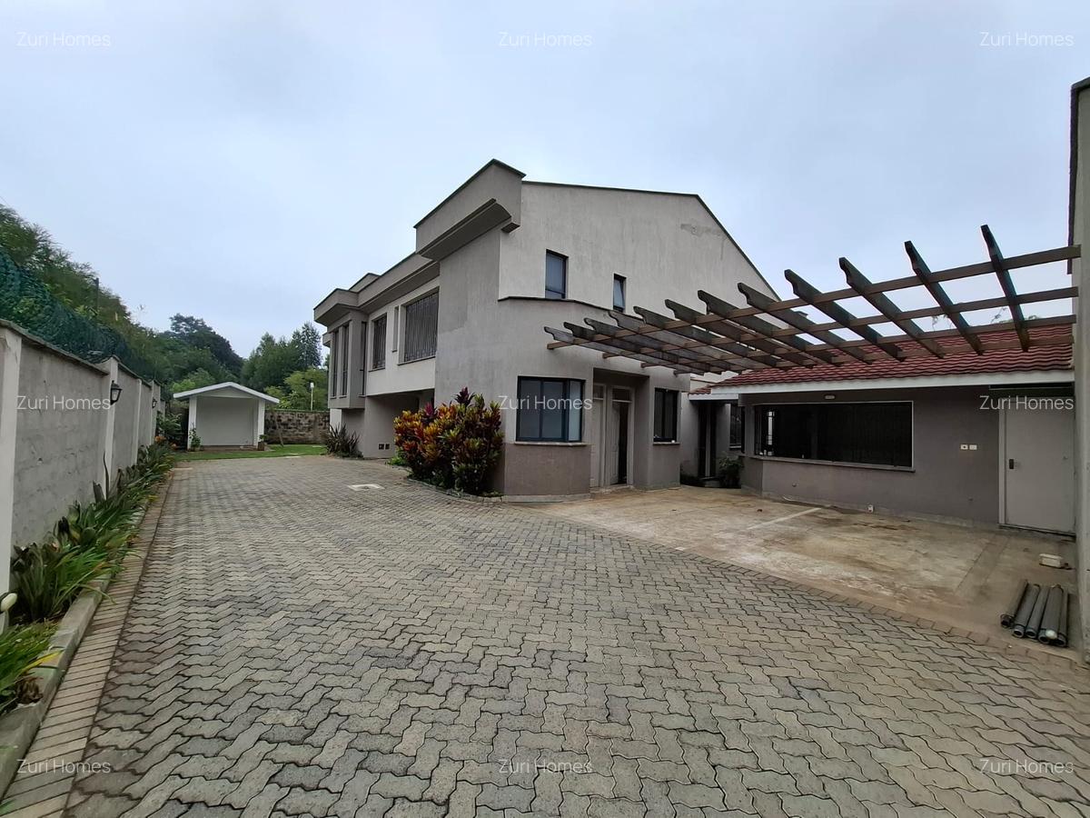 6 Bed Villa with En Suite in Lavington - 4