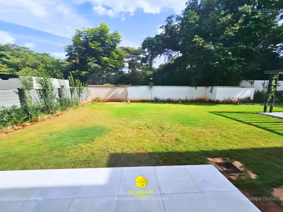 5 Bed House with En Suite in Runda - 9