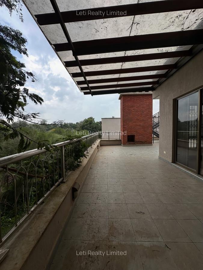 5 Bed Townhouse with En Suite in Lavington - 3