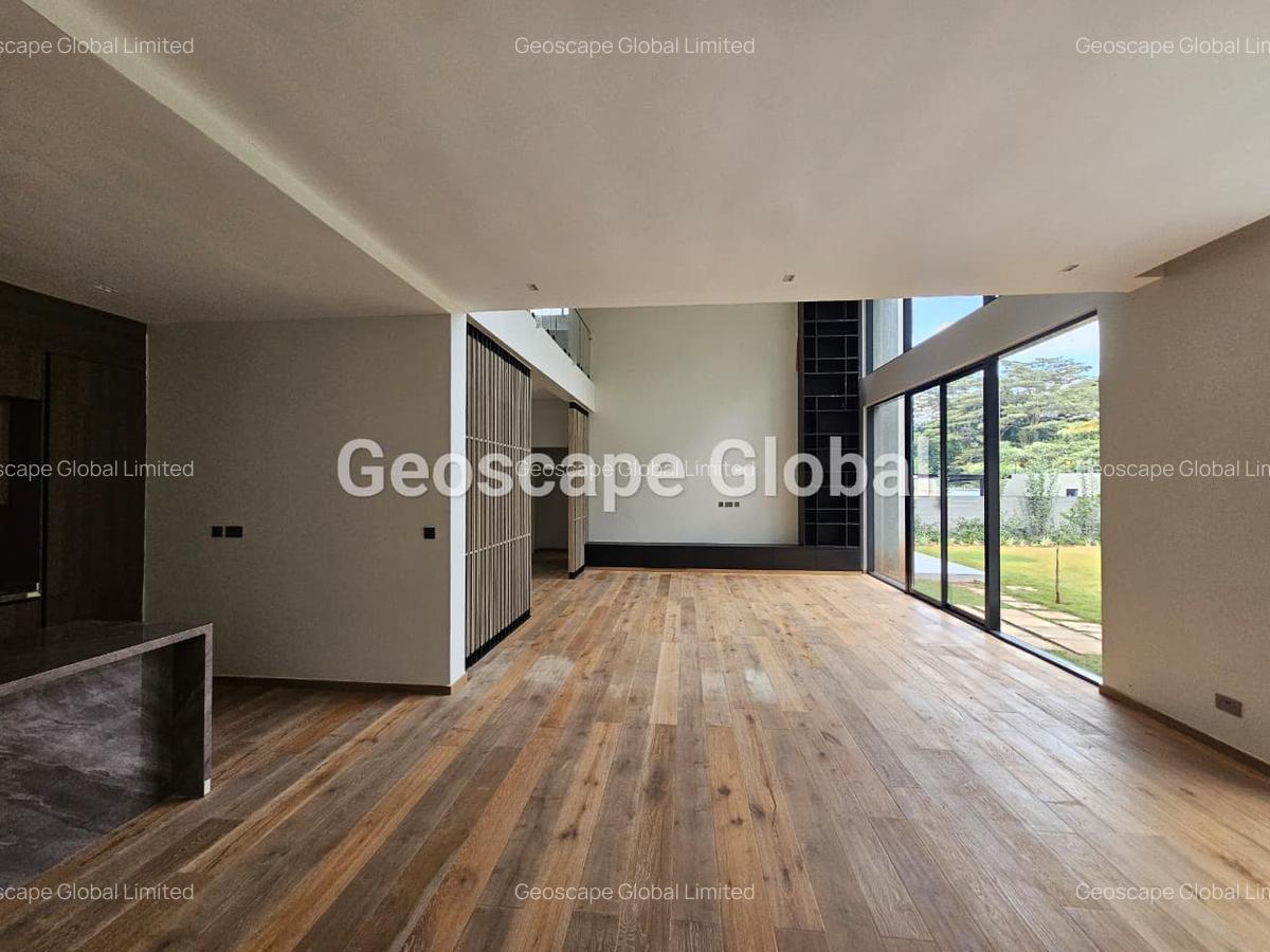 5 Bed House with En Suite in Runda - 2