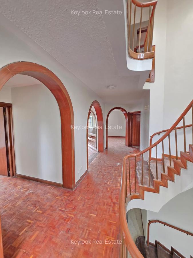 4 Bed Townhouse with En Suite at James Gichuru Road - 16