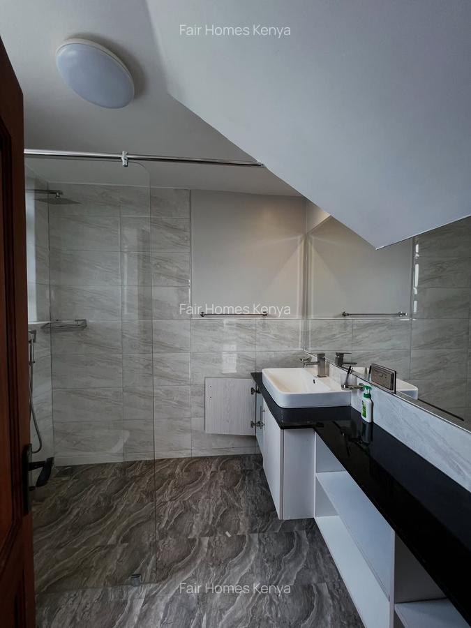 4 Bed Apartment with En Suite at Riverside Drive - 17