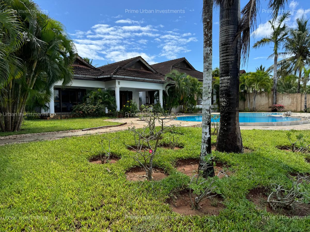 3 Bed Villa with En Suite at Kilifi Creek - 12