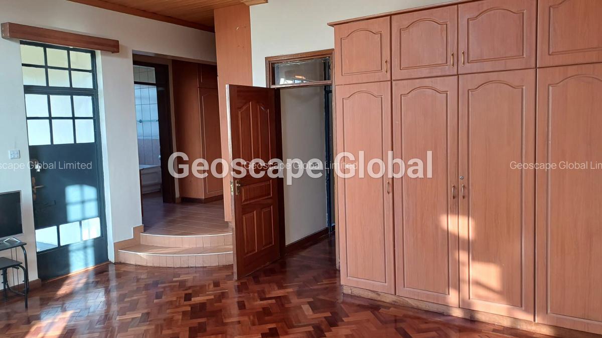 5 Bed House with En Suite in Runda - 5
