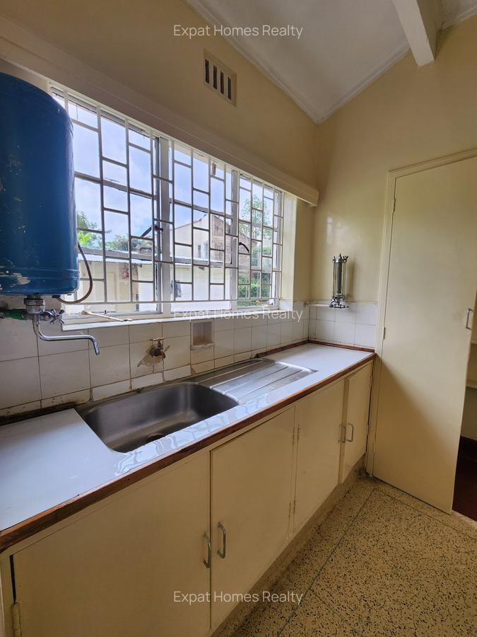 Commercial Property with Parking in Kilimani - 12