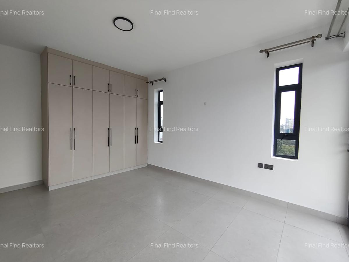3 Bed Apartment with En Suite in Brookside - 5