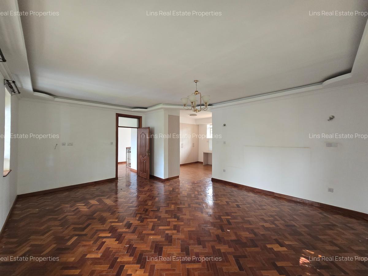 5 Bed House with En Suite in Runda - 17