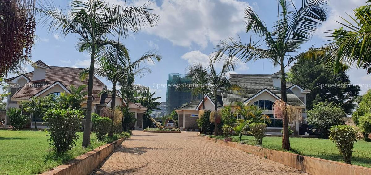 5 Bed House with En Suite in Runda - 1