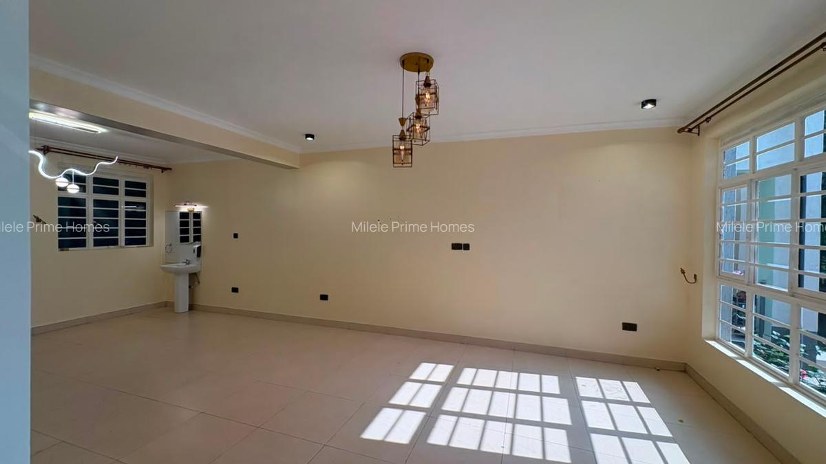 4 Bed Villa with En Suite at Garden Estate - 11