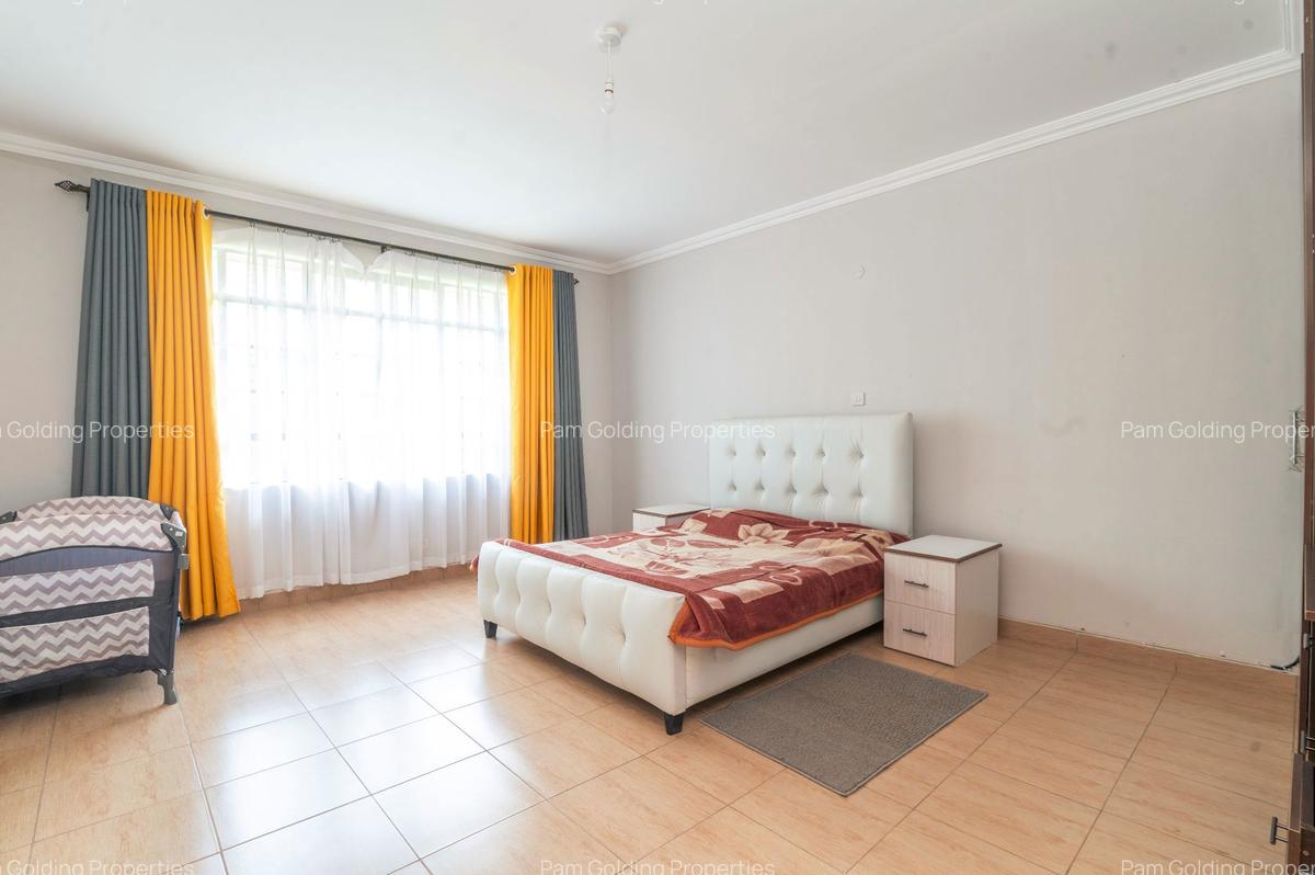 4 Bed Townhouse with En Suite at Queen Estate Road - 10