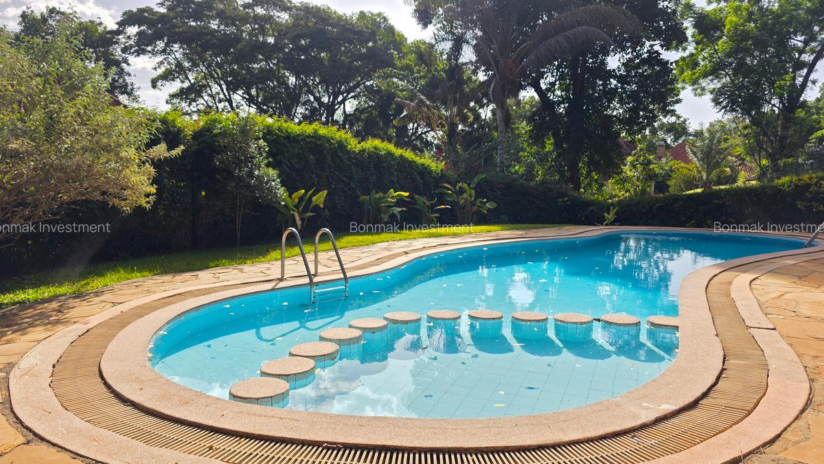 5 Bed Townhouse with En Suite at Rossylin Lone Tree - 4