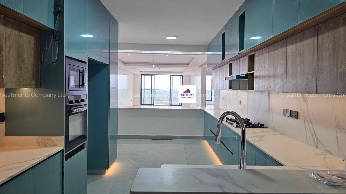 4 Bed Apartment with En Suite in Parklands - 2