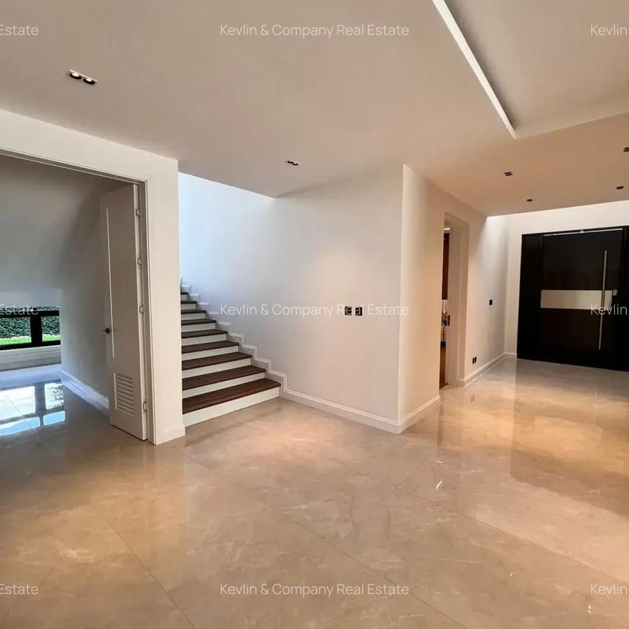 5 Bed Villa with En Suite in Runda - 16