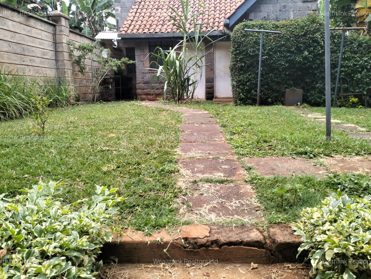 5 Bed Townhouse with En Suite at Lavington - 2