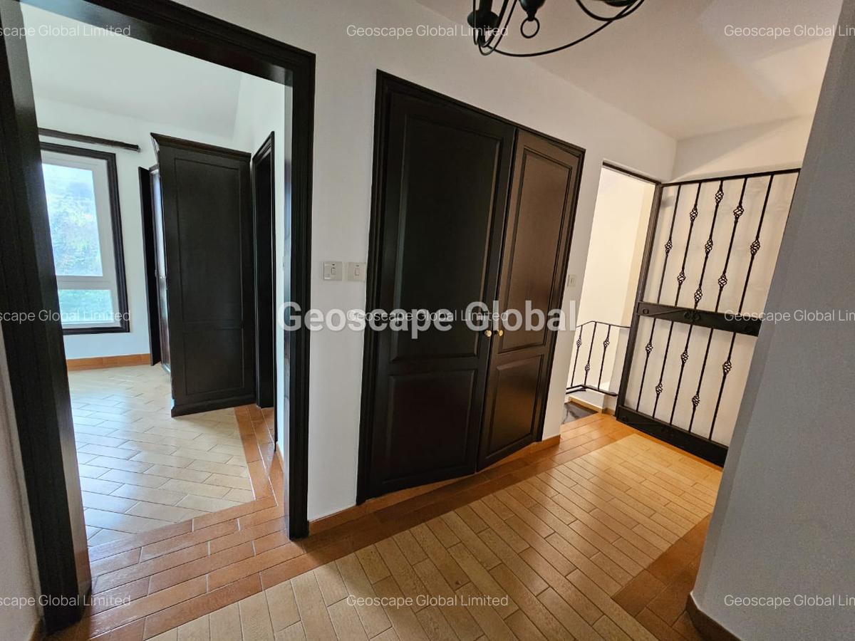 4 Bed Townhouse with En Suite in Spring Valley - 9