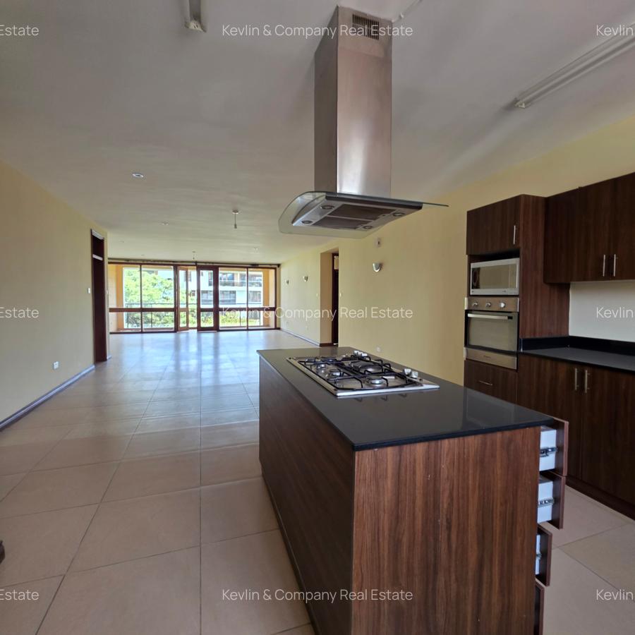 3 Bed Apartment with En Suite in Riverside - 7