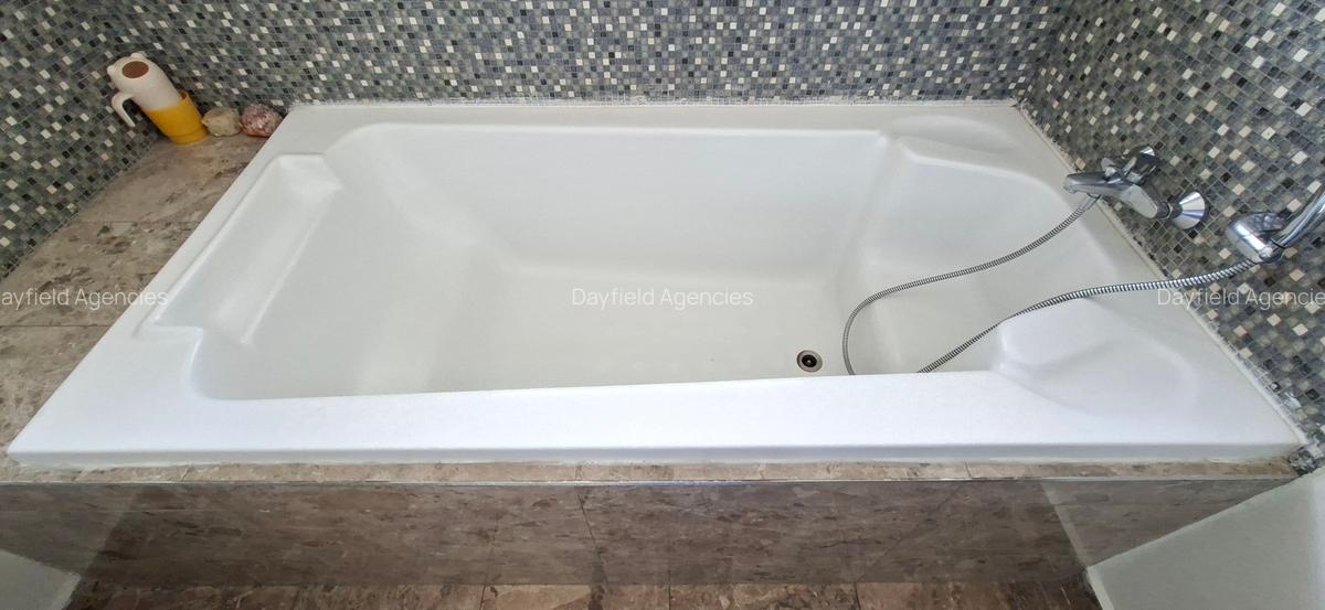 5 Bed House with En Suite in Lavington - 12