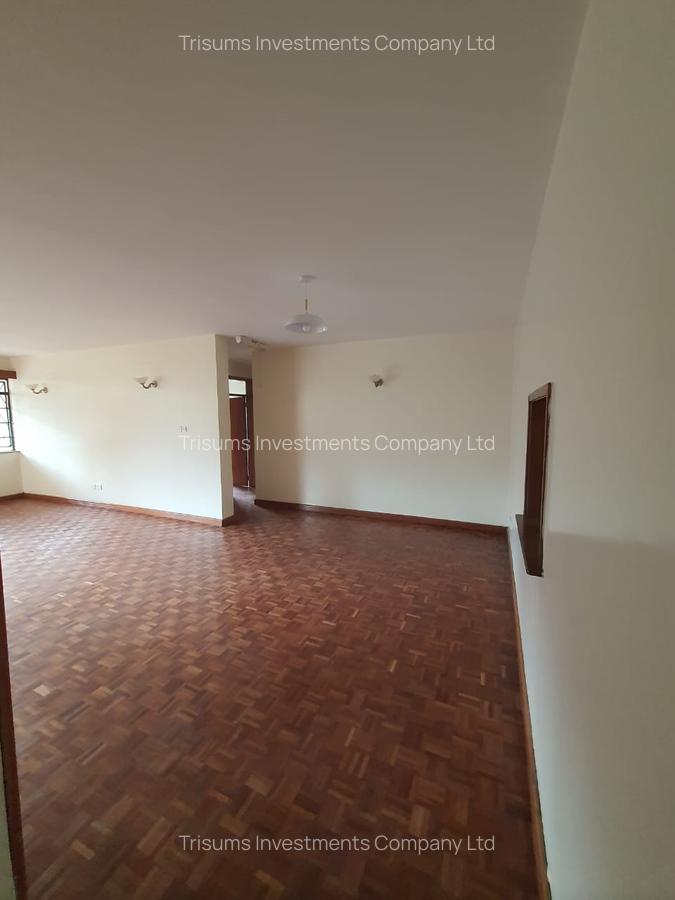 3 Bed Apartment with En Suite in Riverside - 2