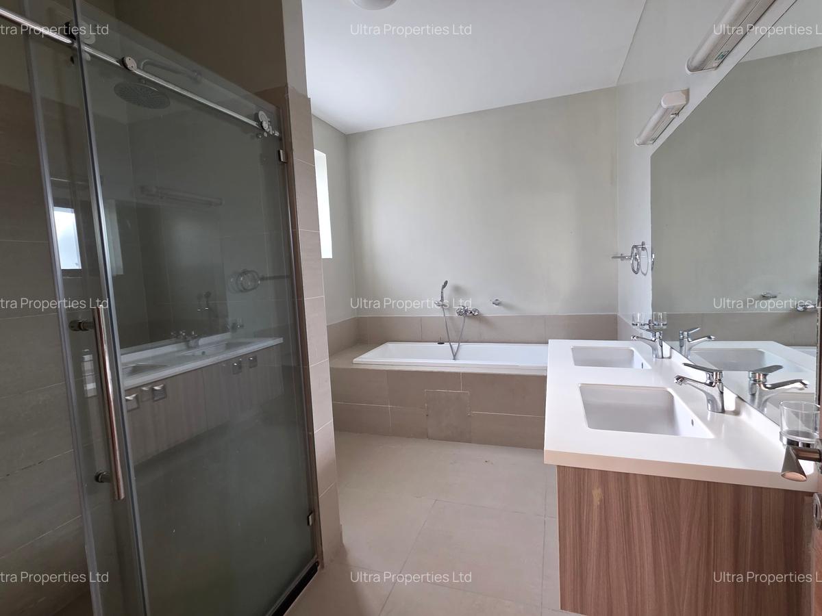 5 Bed Townhouse with En Suite in Lavington - 9