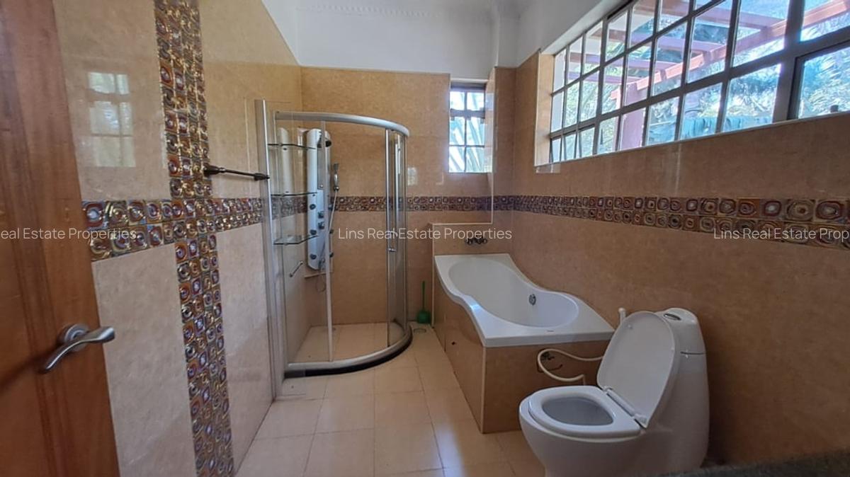 5 Bed House with En Suite in Nyari - 13