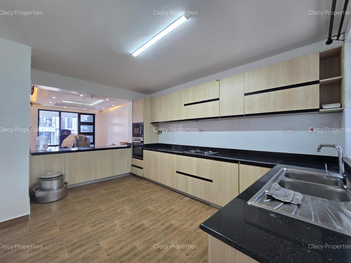 4 Bed House with En Suite at Bypass - 5