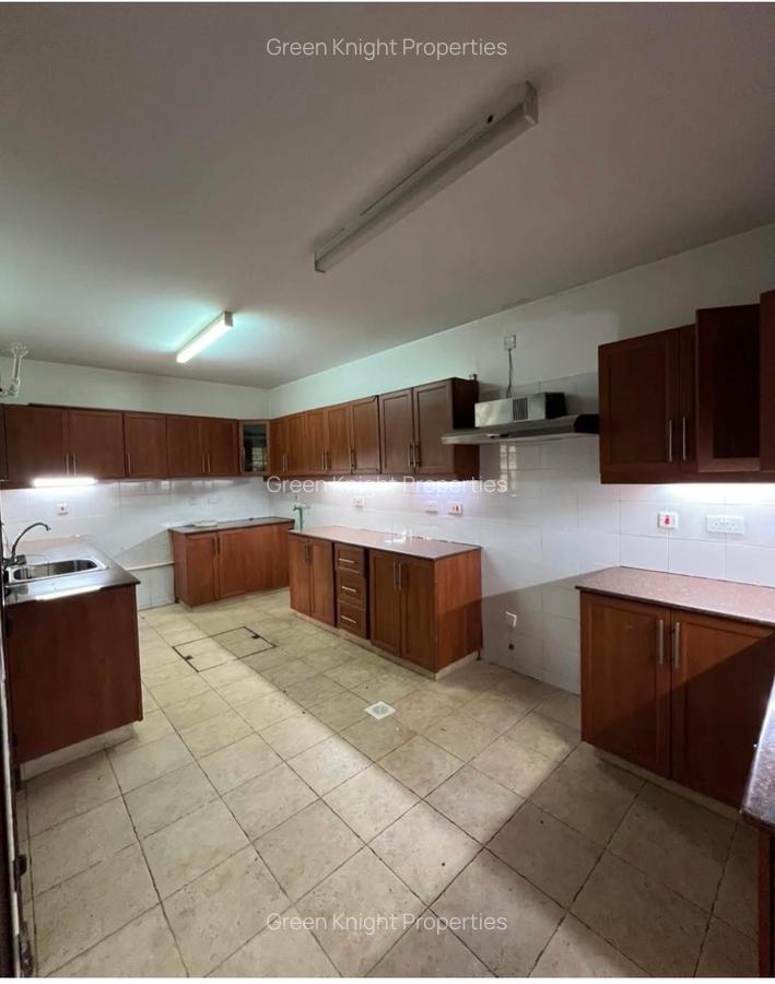 4 Bed Townhouse with En Suite in Westlands Area - 3