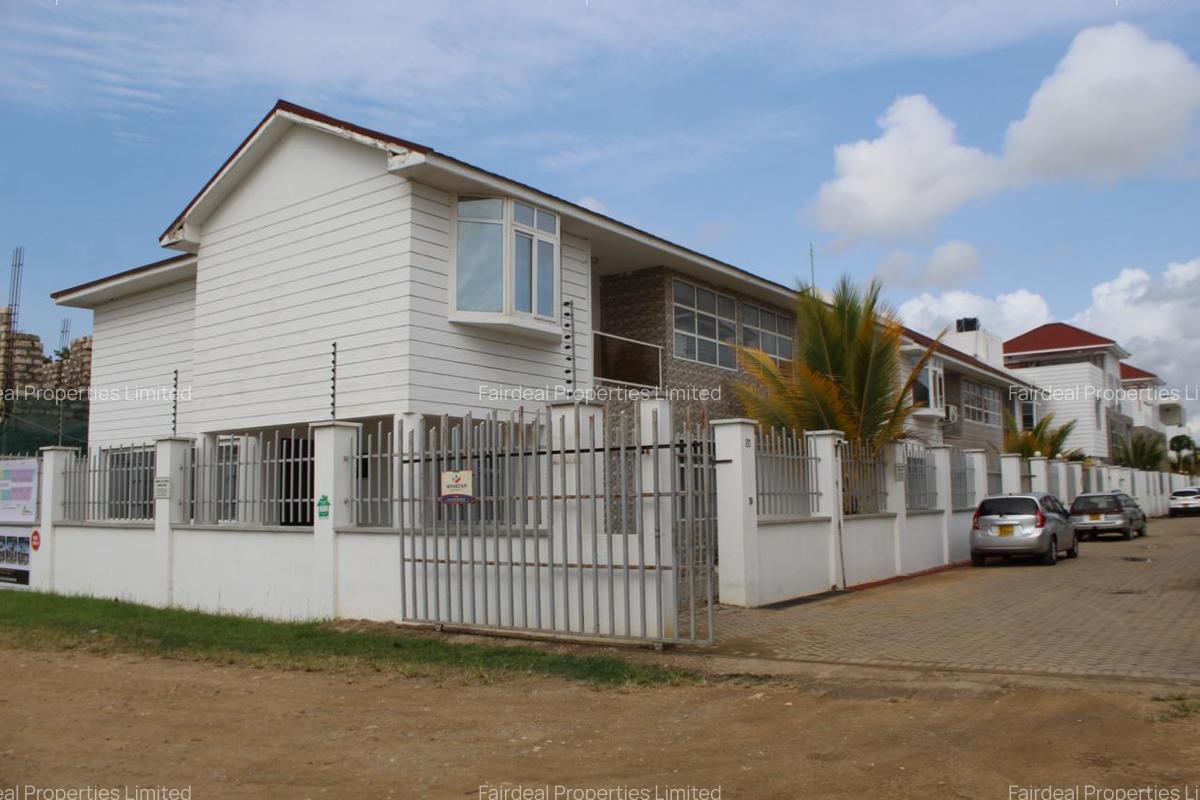 4 Bed Villa with En Suite at Jcc Road - 12