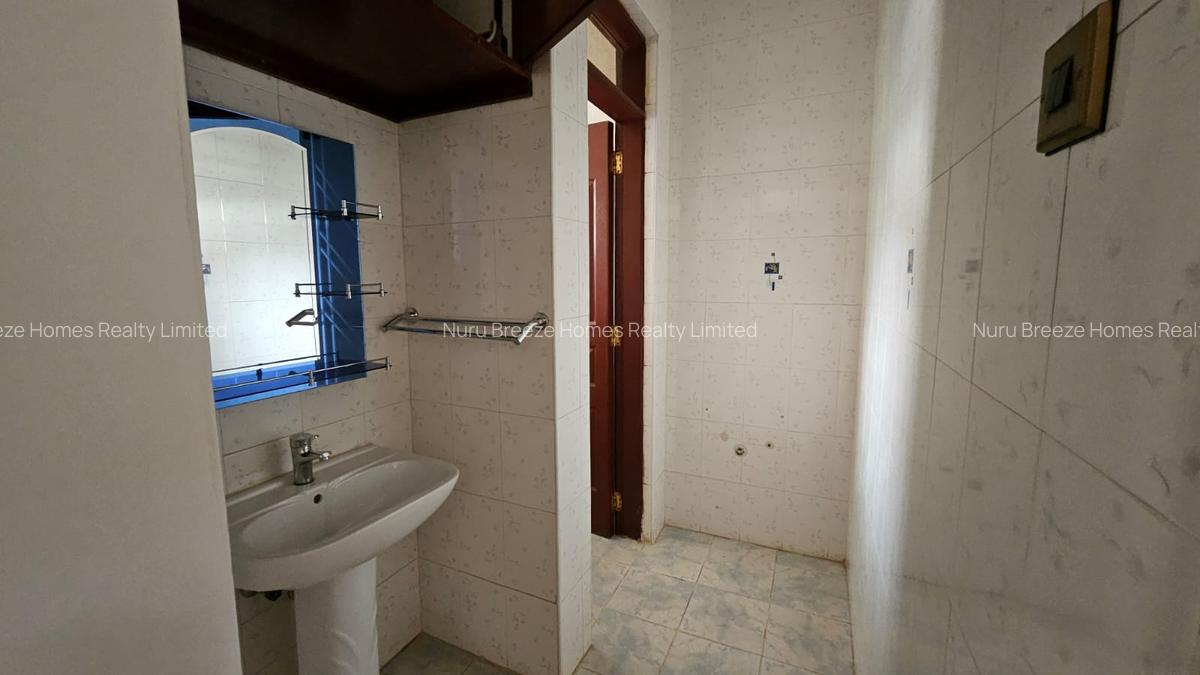 5 Bed House with En Suite in Runda - 19