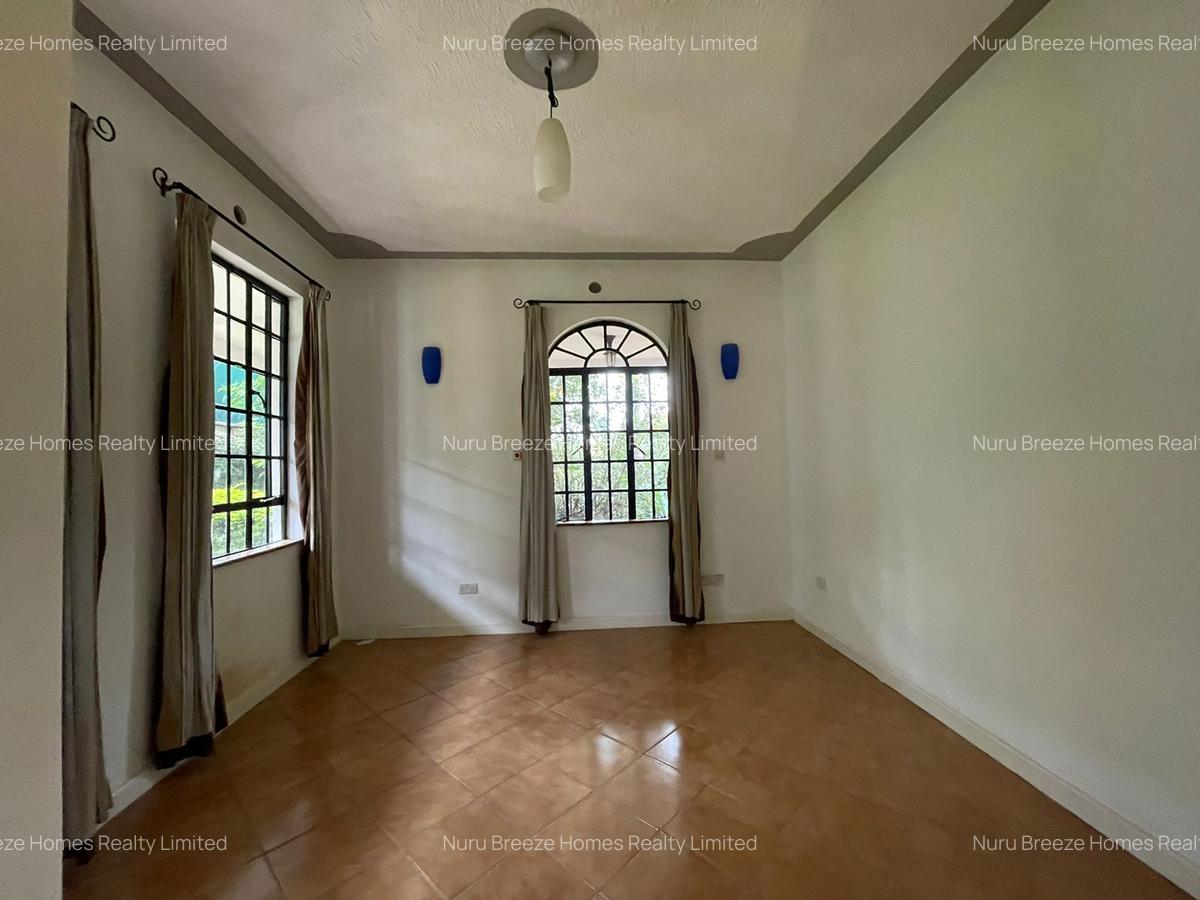 5 Bed House with En Suite in Runda - 18