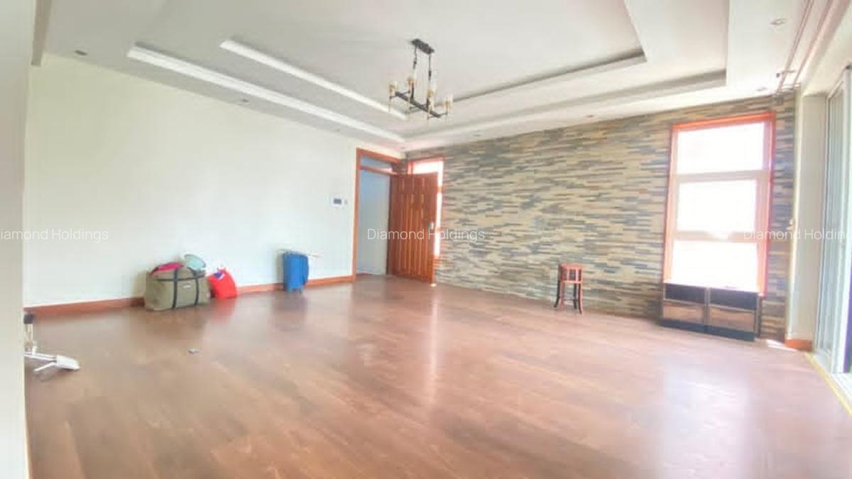 4 Bed Apartment with En Suite at Parklands - 4