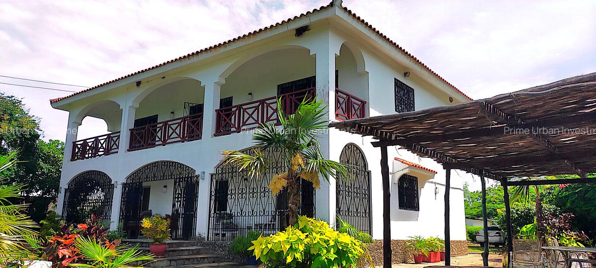 4 Bed House with En Suite at Kuruwitu Beach - 2