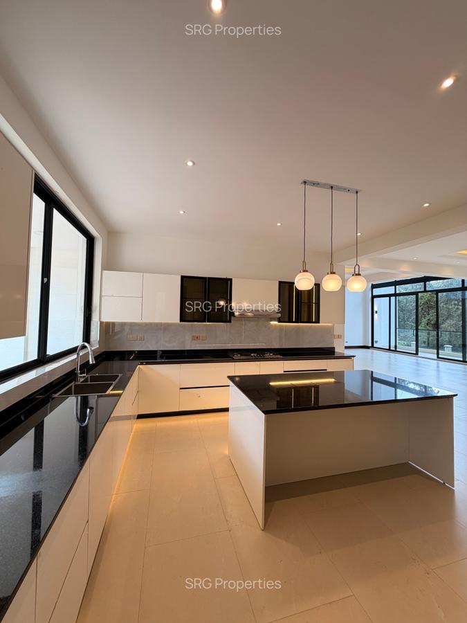 5 Bed Townhouse with En Suite in Kitisuru - 14