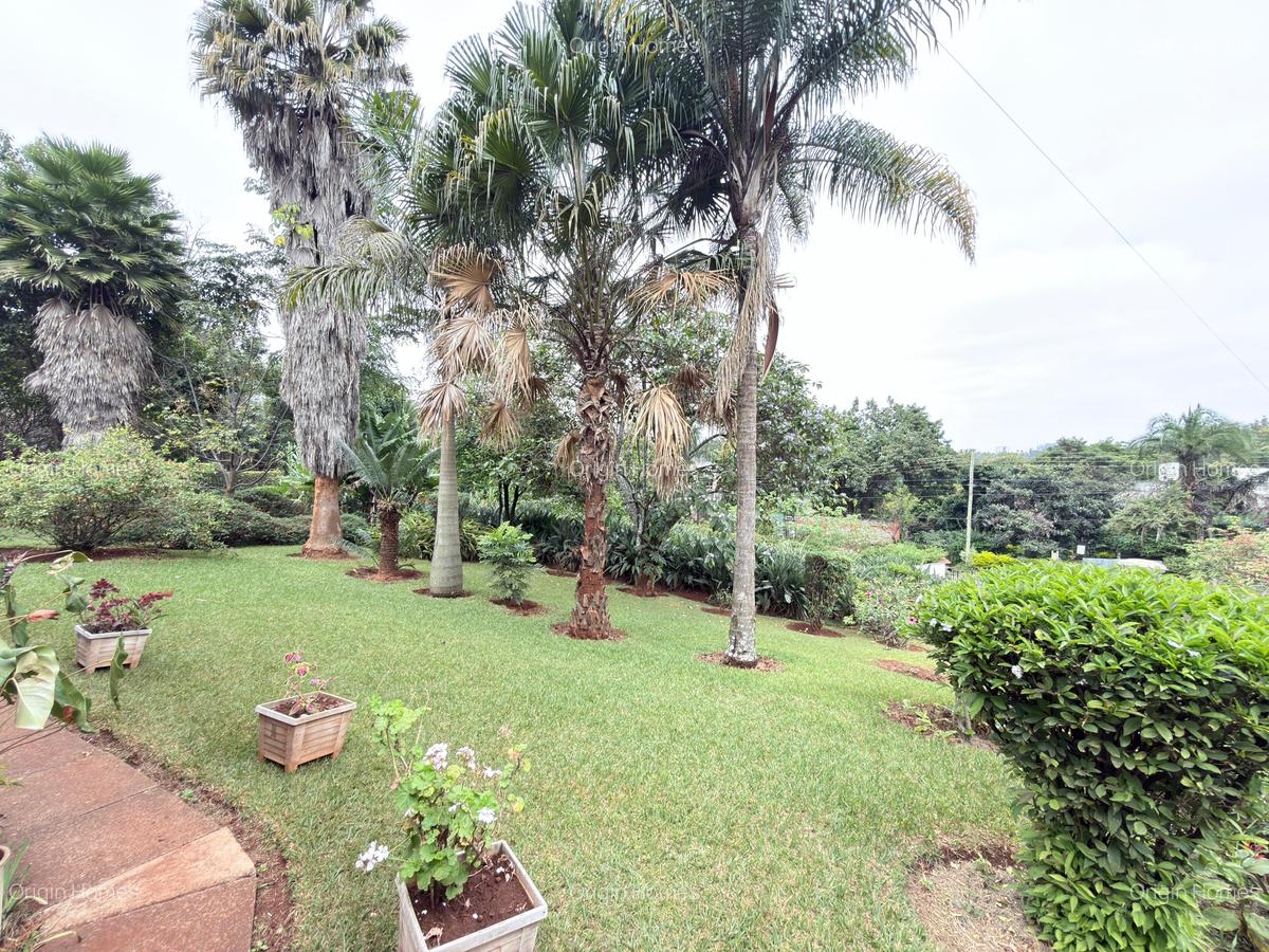 6 Bed House with En Suite at Lavington - 4