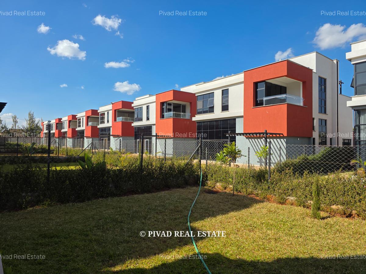 4 Bed Townhouse with Swimming Pool in Membley - 1