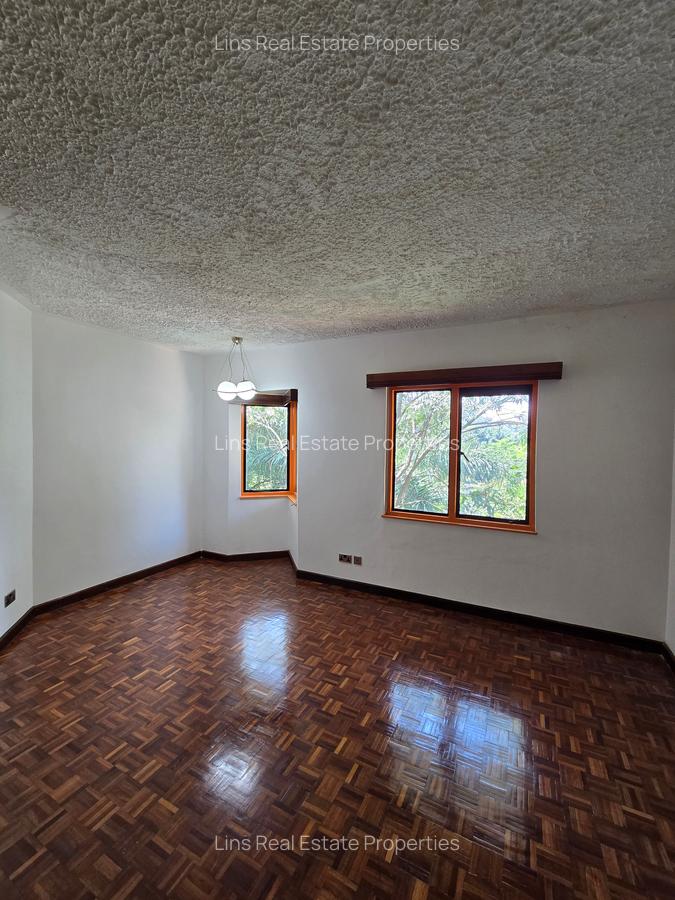 4 Bed Apartment with En Suite in Riverside - 15