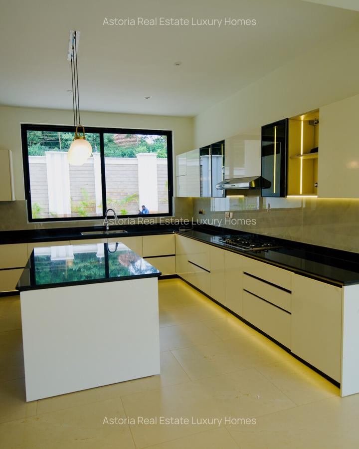 6 Bed Villa with En Suite at 2026-183 - 11