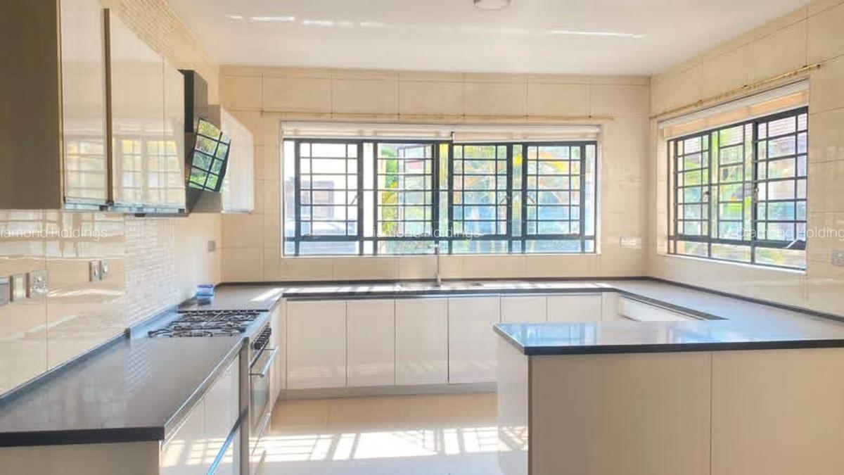 4 Bed Apartment with En Suite at Parklands - 1