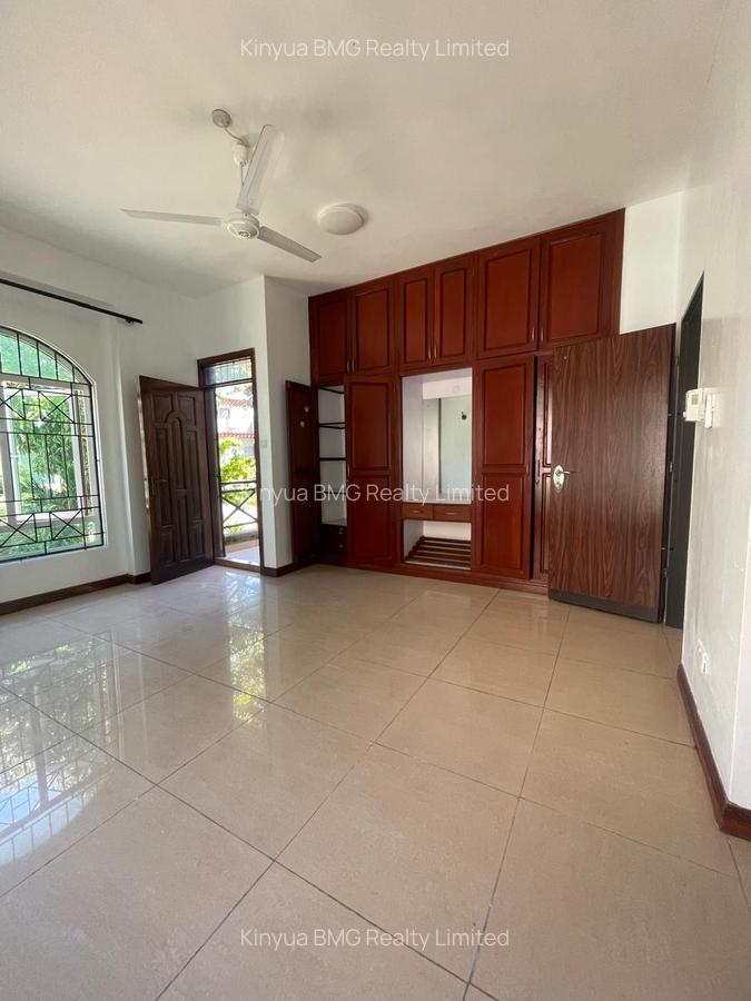 5 Bed Villa with En Suite in Nyali Area - 3