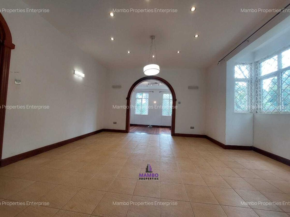 5 Bed Villa with En Suite at Lone Tree - 17
