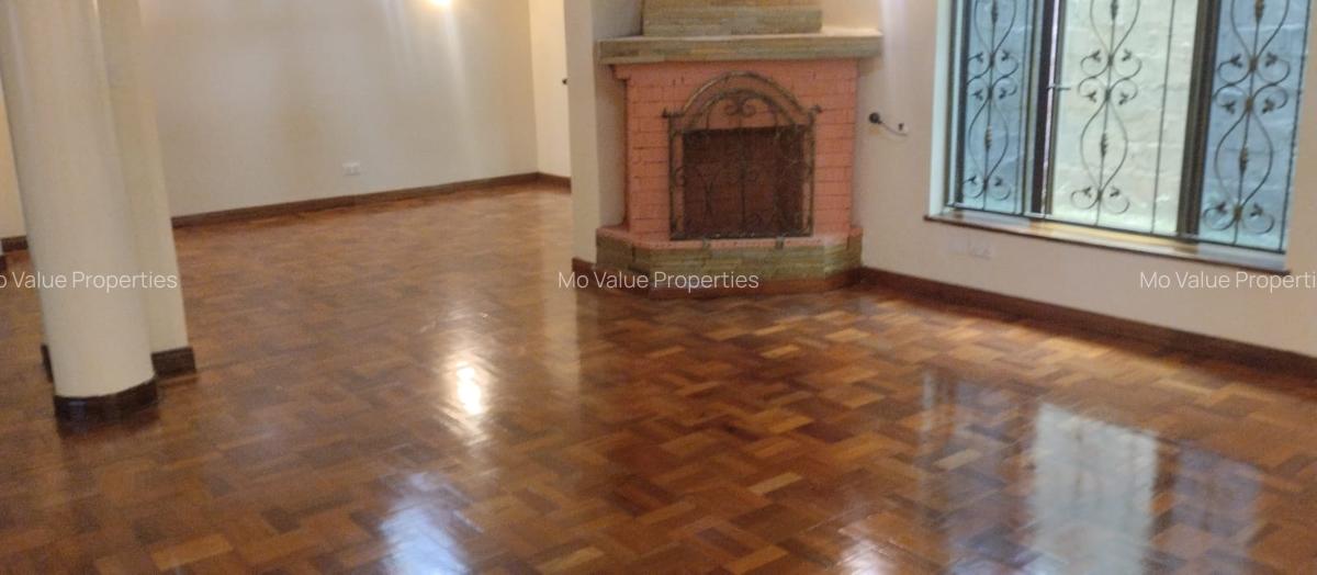 5 Bed House with En Suite in Lavington - 3