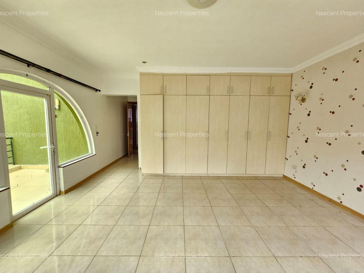 4 Bed Townhouse with En Suite in Riverside - 10