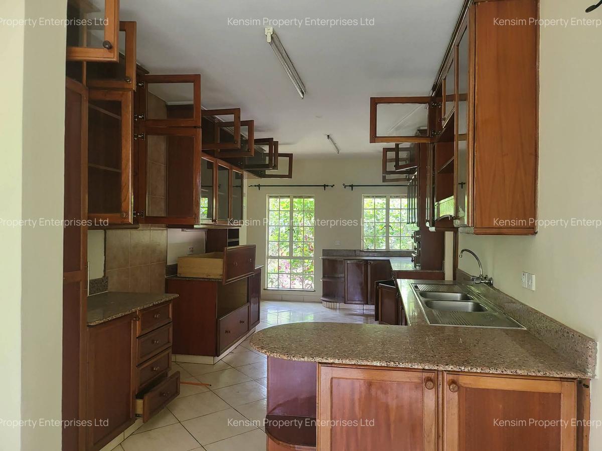 5 Bed Townhouse with En Suite in Rosslyn - 14