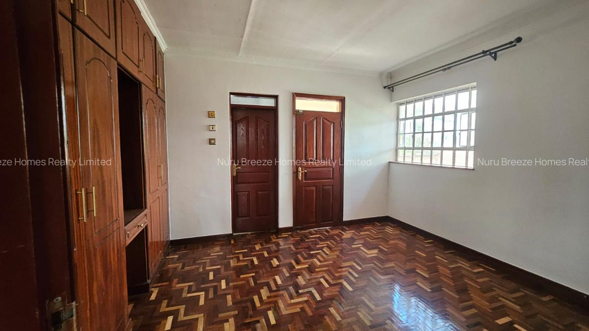 5 Bed House with En Suite in Runda - 14