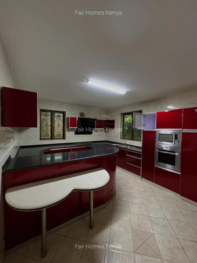 5 Bed Townhouse with En Suite at Othaya Road - 4