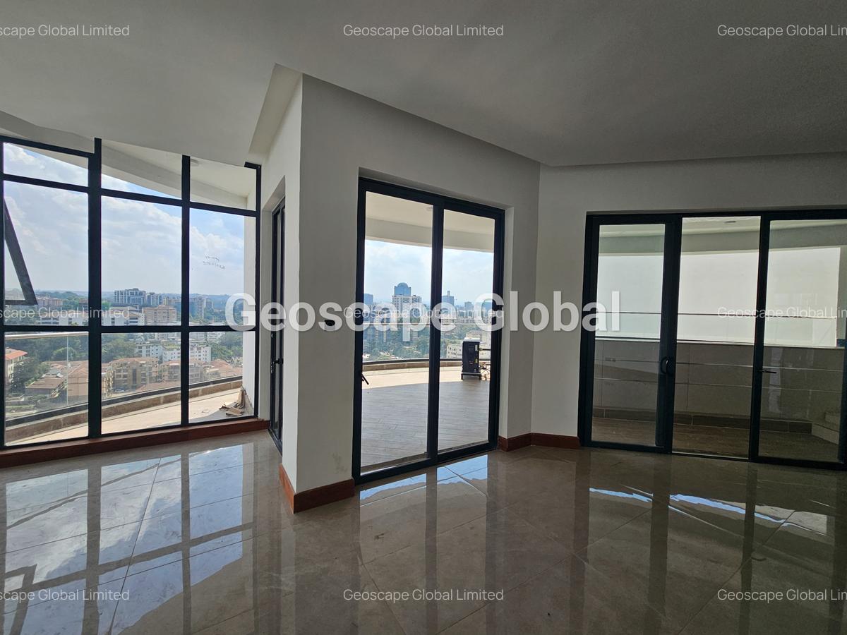 4 Bed Apartment with En Suite in Riverside - 12