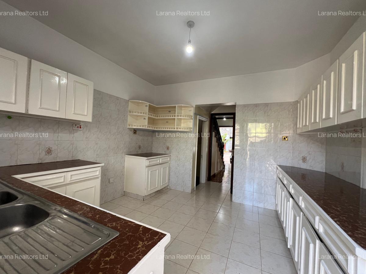 4 Bed Townhouse with En Suite at Brookside - 7