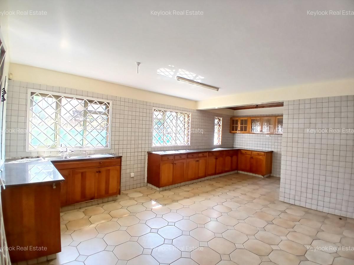4 Bed Townhouse with En Suite at Lavington Green - 16