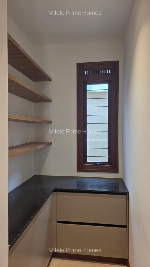 4 Bed Villa with En Suite at Tala Road - 11