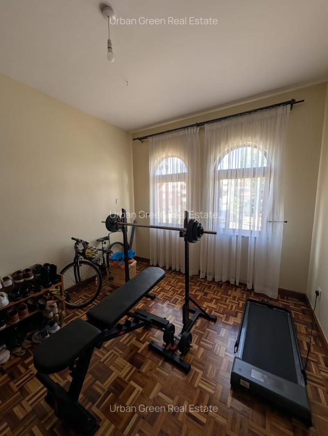 3 Bed Apartment with En Suite at Dennis Pritt Rd - 12